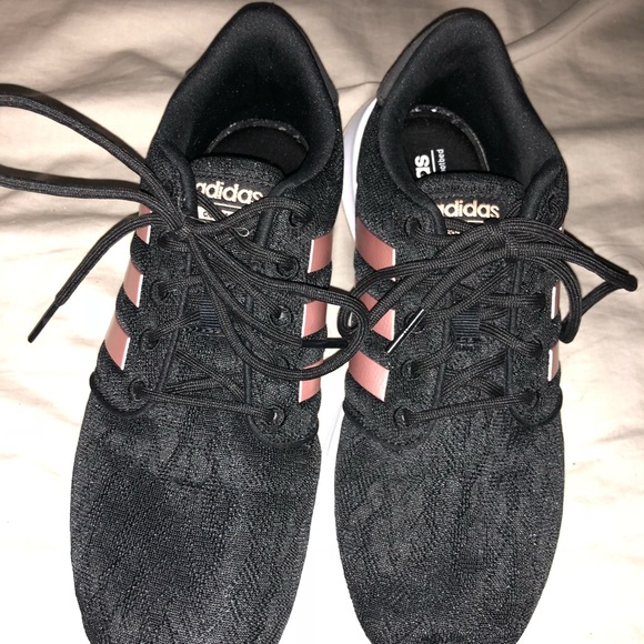 Adidas shoes - Picture 2 of 5